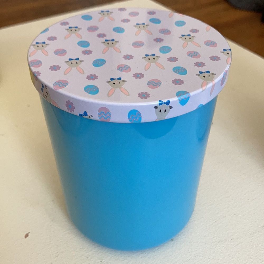DW Home Hand Poured Candle Hoppy Easter - Picture 2 of 5